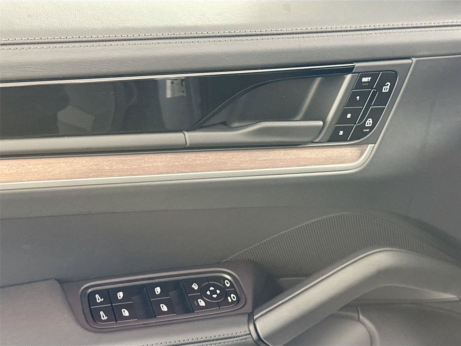 Certified 2026 Porsche Cayenne AWD/4WD image 30