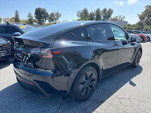 Used 2024 Tesla Model Y Long Range AWD/4WD image 3