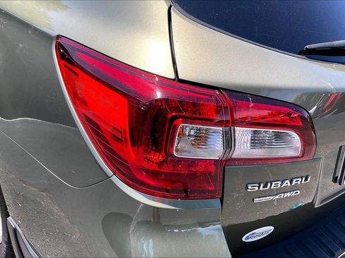 Used 2016 Subaru Outback 2.5i Premium AWD/4WD image 28