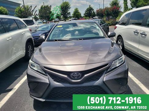 Used 2020 Toyota Camry SE FWD image 2