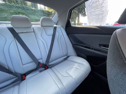 Used 2025 Hyundai Elantra Limited image 40