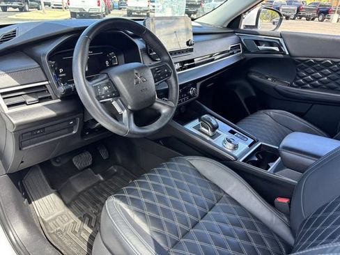 Used 2023 Mitsubishi Outlander SEL FWD image 18