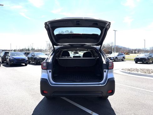 Used 2025 Subaru Outback Premium image 11