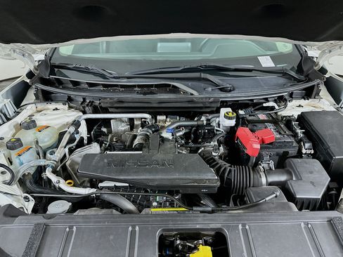 Used 2024 Nissan Rogue S AWD/4WD image 31