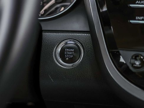 Used 2018 Toyota Camry XLE image 20