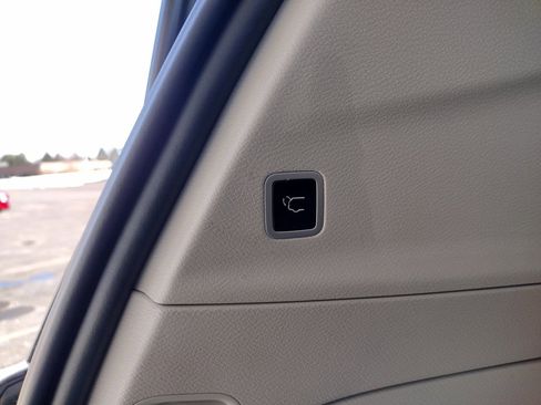 Used 2024 Chrysler Voyager LX image 17