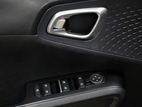 Used 2020 Kia Soul EX image 16