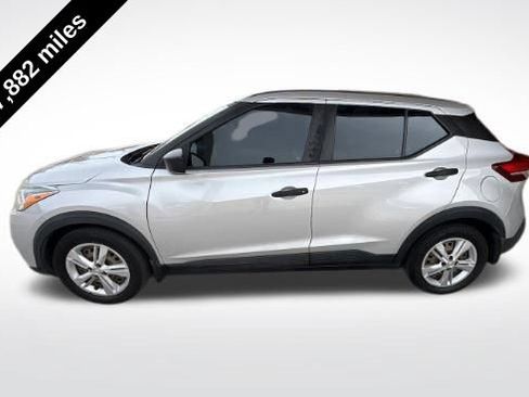 Used 2020 Nissan Kicks S FWD image 2