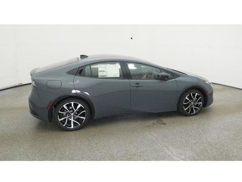 New 2026 Toyota Prius Plug-In Hybrid FWD image 10