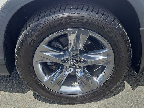 Used 2019 Toyota Highlander Limited Platinum AWD/4WD image 7