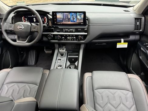 New 2026 Nissan Pathfinder Platinum AWD/4WD image 15