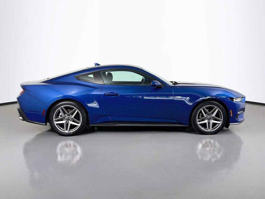 Used 2024 Ford Mustang Coupe RWD image 9