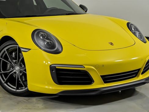 Used 2018 Porsche 911 Carrera T RWD image 3