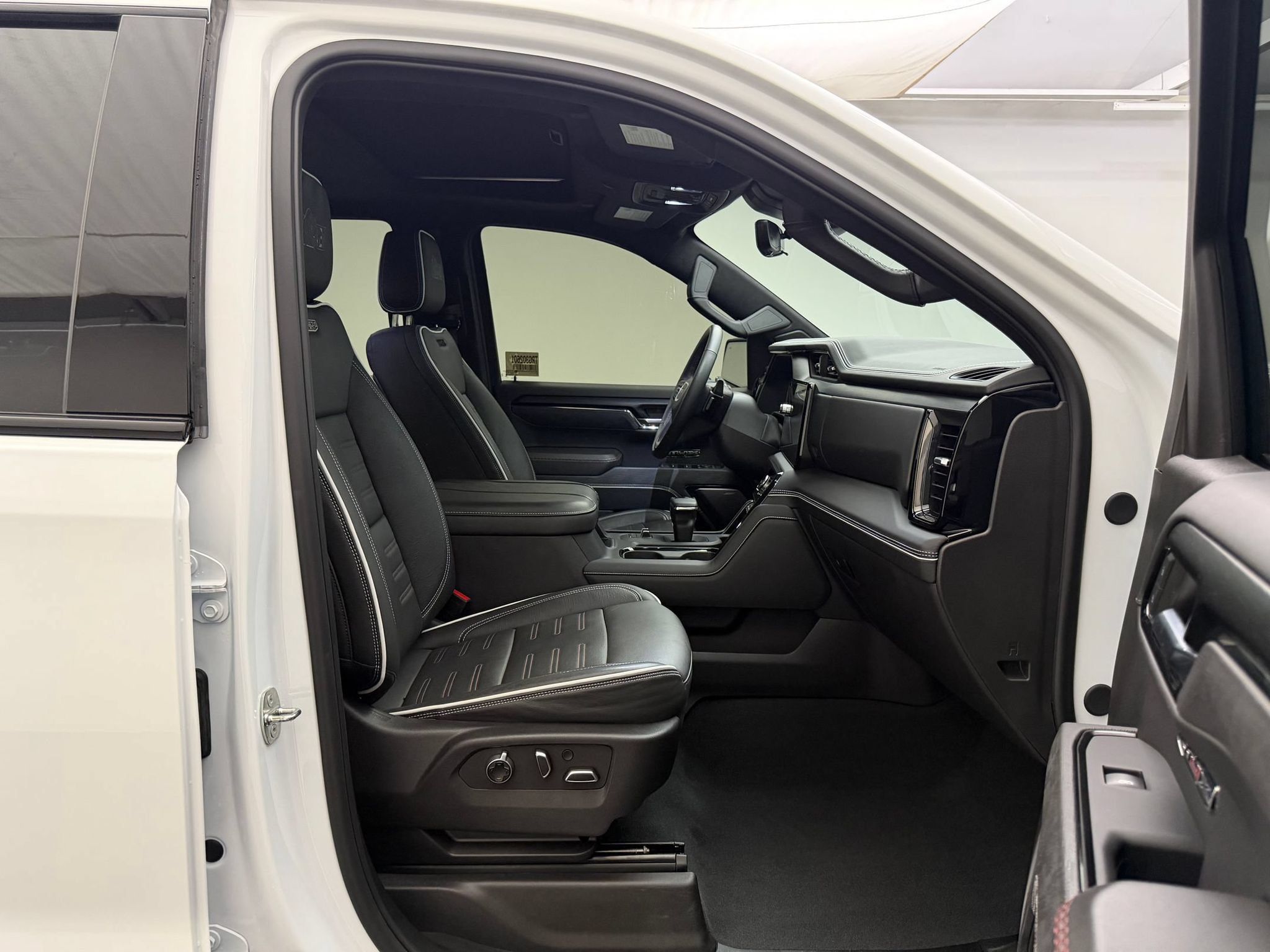 Used 2024 GMC Sierra 1500 AT4X w/ AT4X AEV Edition AWD/4WD image 25