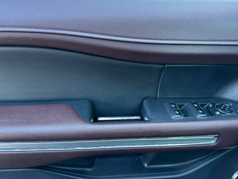 Used 2024 Ford Expedition Limited image 11