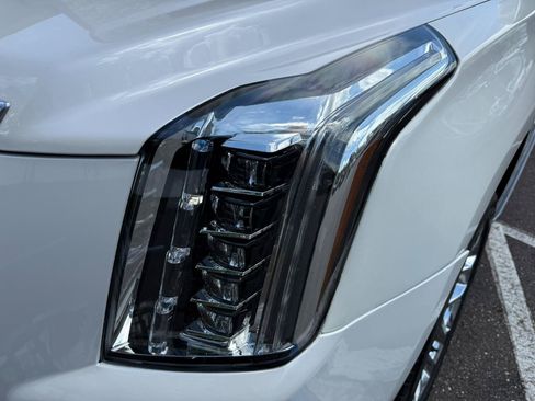 Used 2018 Cadillac Escalade ESV Luxury RWD image 11