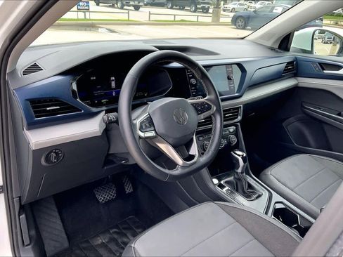 Used 2024 Volkswagen Taos SE FWD image 17