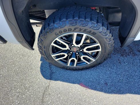 Certified 2025 GMC Sierra 1500 AT4 w/ AT4 Premium Package image 6