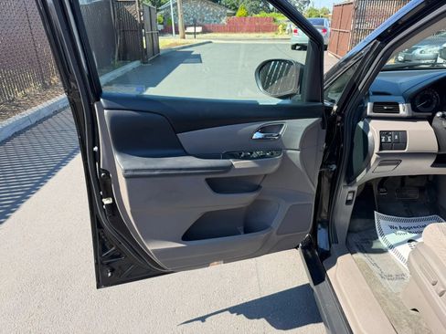 Used 2017 Honda Odyssey SE image 9
