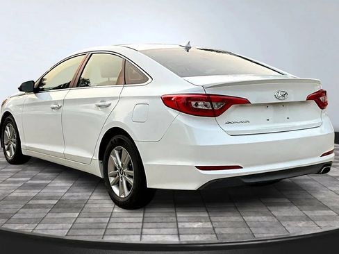 Used 2015 Hyundai Sonata SE FWD image 2