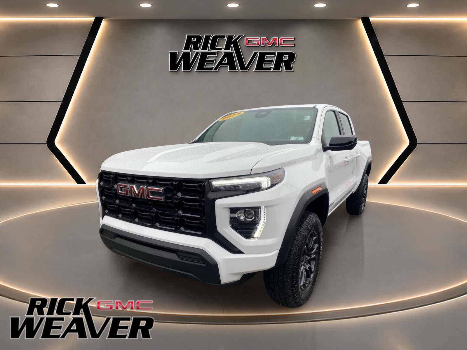Used 2025 GMC Canyon Elevation AWD/4WD image 1