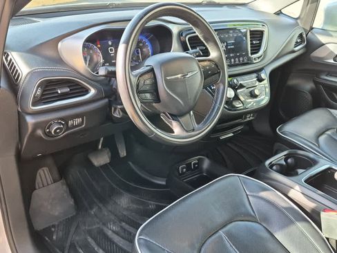Used 2019 Chrysler Pacifica Limited w/ S Appearance Package image 11