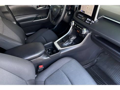 Used 2024 Toyota RAV4 XLE AWD/4WD image 17