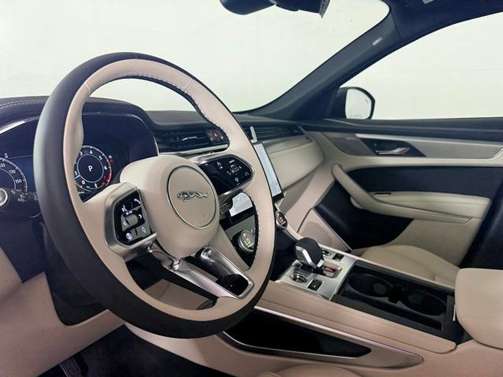 Certified 2026 Jaguar F-PACE R-Dynamic S AWD/4WD image 8