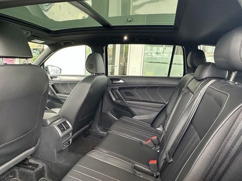 Used 2024 Volkswagen Tiguan SE R-Line AWD/4WD image 9
