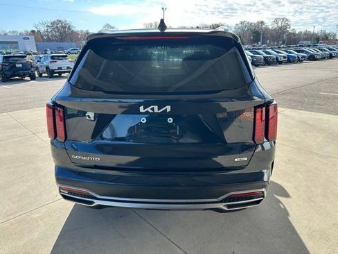 Used 2023 Kia Sorento EX image 9