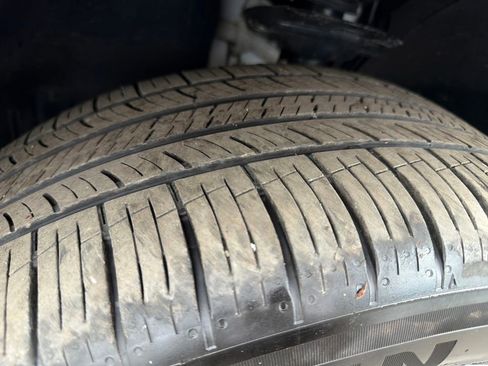 Used 2025 Volkswagen Atlas SE image 31