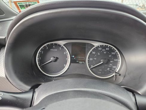 Used 2018 Nissan Kicks S image 19