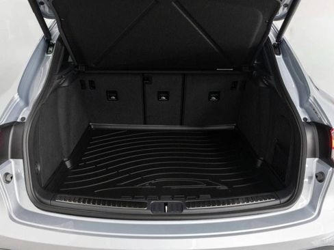 Certified 2026 Porsche Macan AWD/4WD image 28