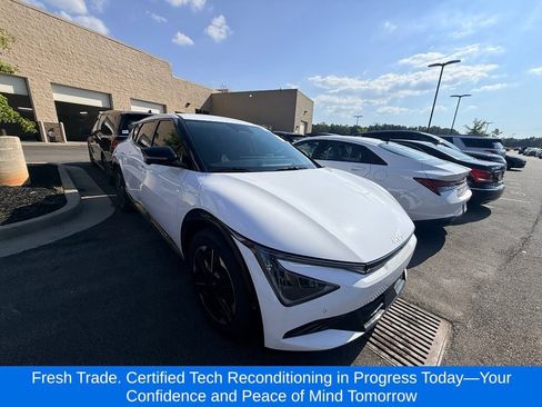Used 2025 Kia EV6 Wind RWD image 6