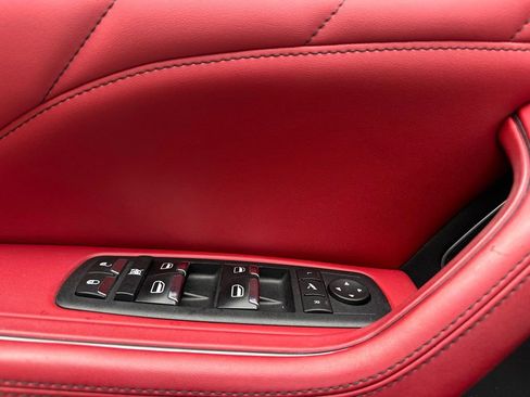 Used 2023 Maserati Levante Modena image 8