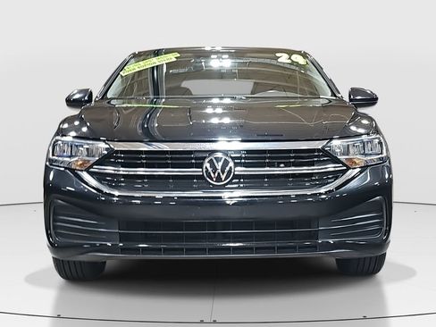 Used 2024 Volkswagen Jetta SE image 2