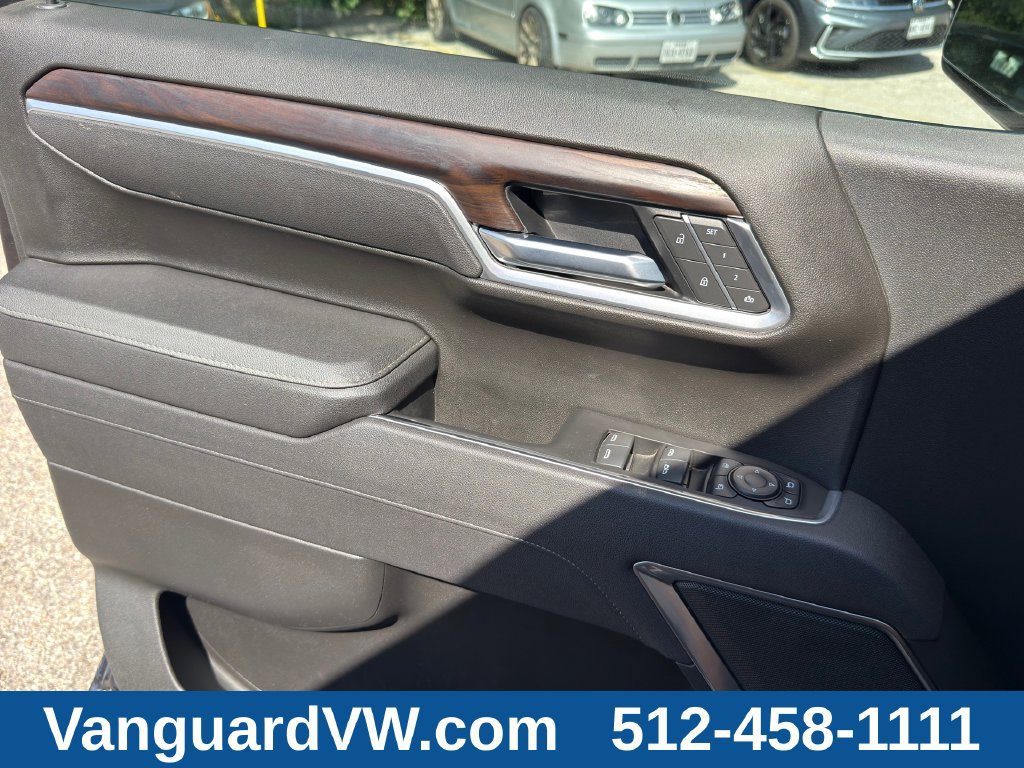 Used 2025 GMC Sierra 1500 SLT AWD/4WD image 23