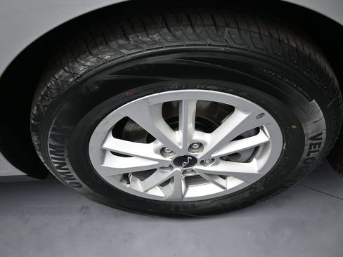 Certified 2023 Kia Carnival LX image 13