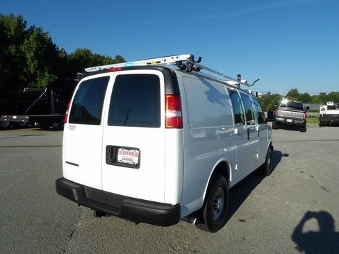 Used 2022 Chevrolet Express 2500 w/ Driver Convenience Package RWD image 7