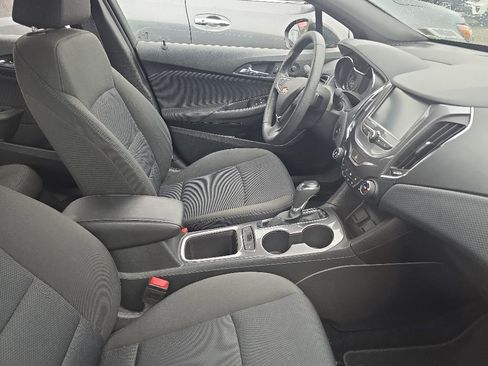 Used 2016 Chevrolet Cruze LT w/ Convenience Package FWD image 3