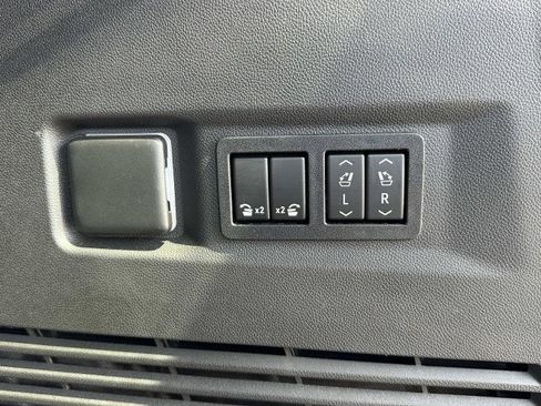 Used 2022 GMC Yukon Denali image 17