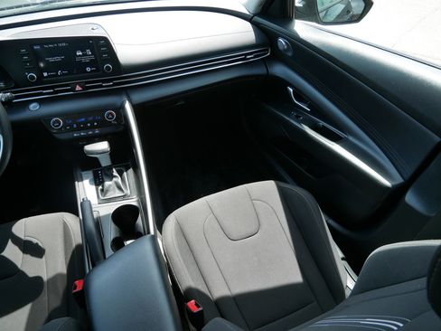 Used 2023 Hyundai Elantra SEL FWD image 11