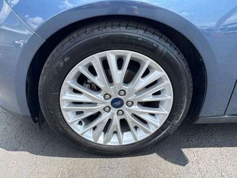 Used 2018 Ford Focus Titanium w/ Titanium Technology Package FWD image 9