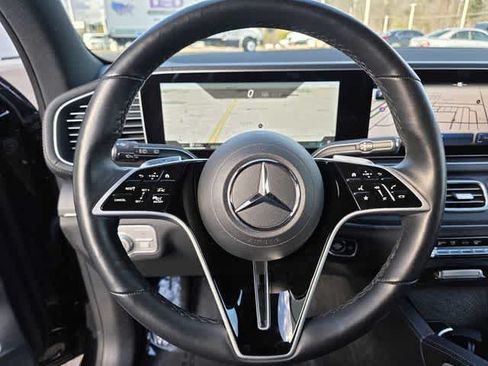 Used 2025 Mercedes-Benz GLS 450 4MATIC image 23
