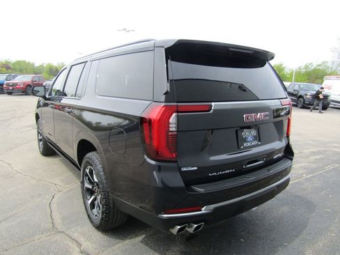 Used 2025 GMC Yukon XL AT4 w/ AT4 Premium Package AWD/4WD image 4