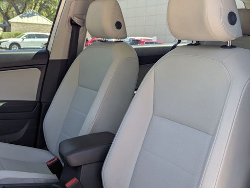 Used 2019 Volkswagen Tiguan SE w/ Panoramic Sunroof Package image 13