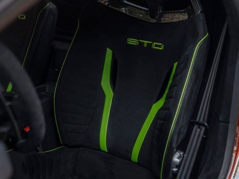 Used 2023 Lamborghini Huracan STO image 15