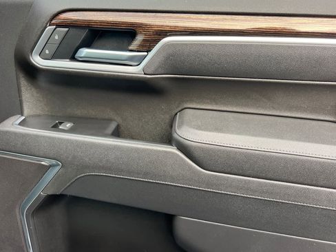 Used 2025 GMC Sierra 1500 Elevation image 18