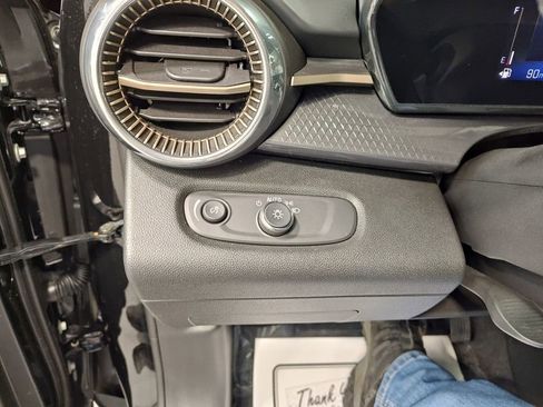 Used 2024 Chevrolet Trax ACTIV w/ Sunroof Package image 34