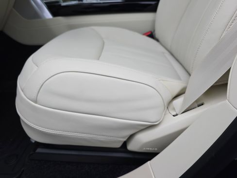 New 2026 Land Rover Range Rover SE image 28